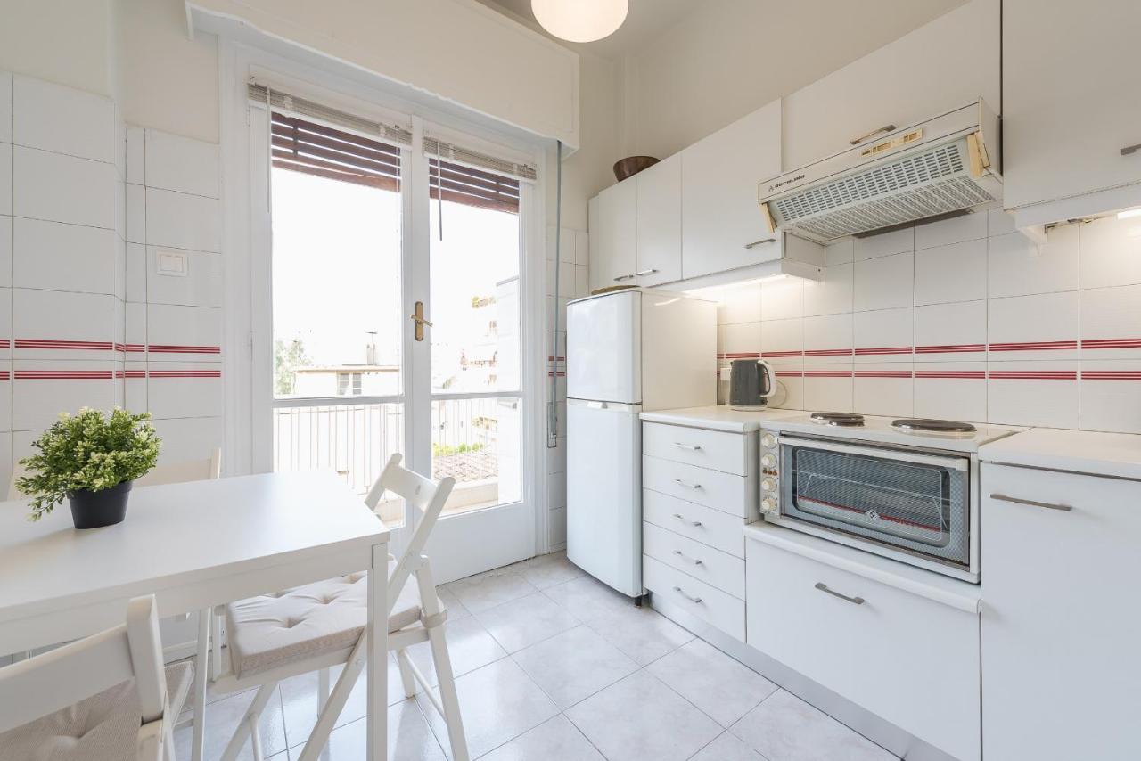 Cozy And Fresh Apt Close To Metro Atena Exterior foto