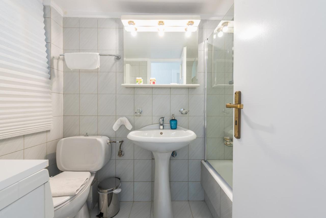 Cozy And Fresh Apt Close To Metro Atena Exterior foto