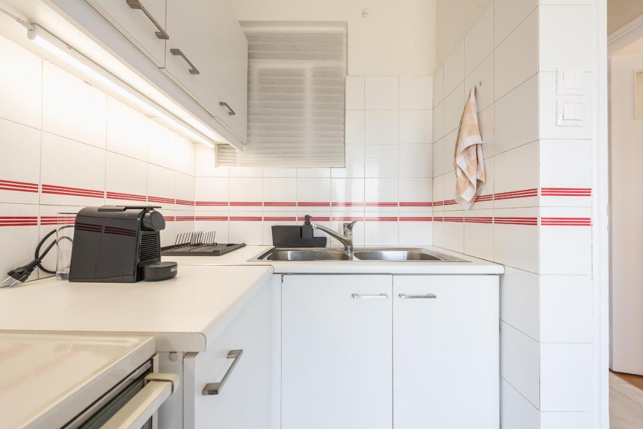 Cozy And Fresh Apt Close To Metro Atena Exterior foto