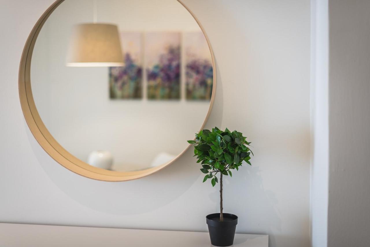 Cozy And Fresh Apt Close To Metro Atena Exterior foto